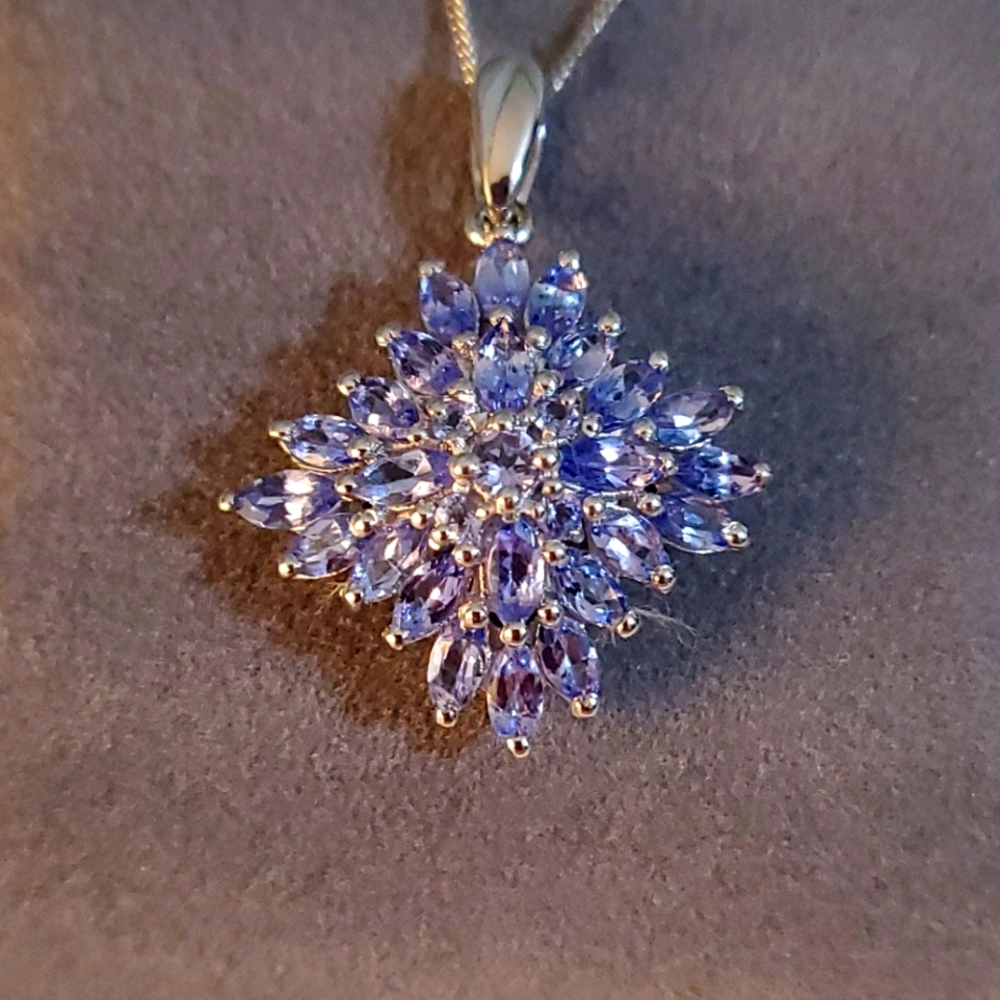 Tanzanite feather pendent necklace 20 inch